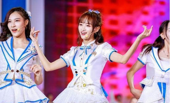 央视五四青年晚会:黄婷婷领衔SNH48登场!《最好的舞台》燃爆全场 央视五四青年晚会:黄婷婷领衔SNH48登场!《最好的舞台》燃爆全场
