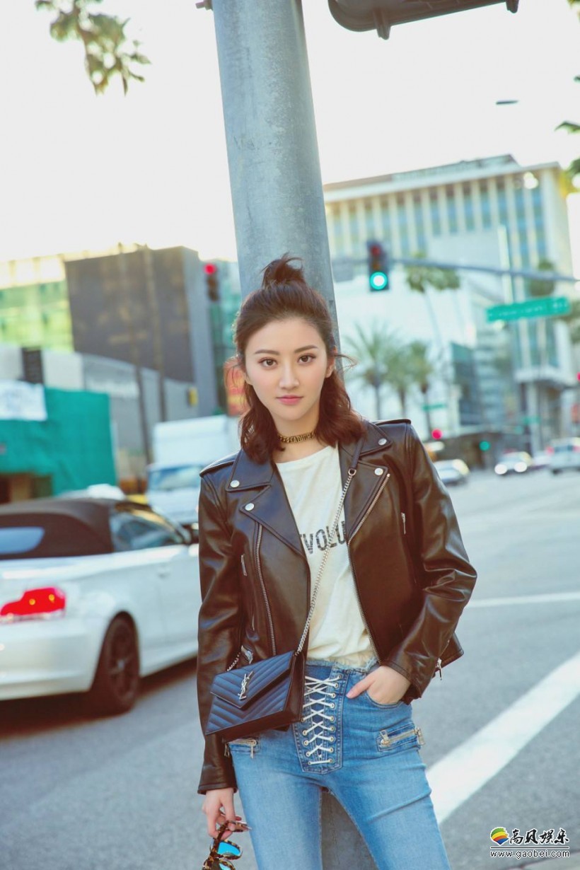 时间才过一个多月：景甜就被网友发现小腹凸出！遭外界怀疑或是有喜