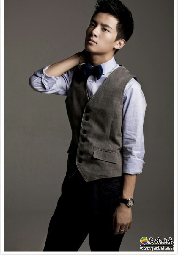 吴俊余“科幻时代西部牛仔”主题时尚大片：酷劲十足，散发痞帅魅力