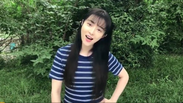 范冰冰录制视频分享给粉丝：剪空气刘海，颜值清新脱俗，完美少女颜