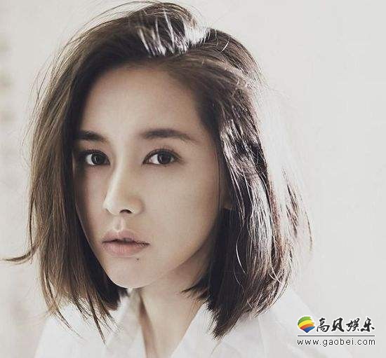 王子文晒出美照：表情悲伤，泪流满面。含水秋瞳望向镜头，楚楚可怜