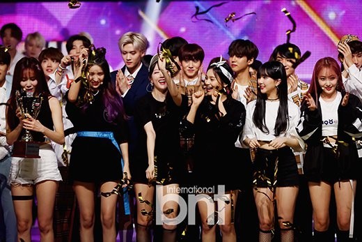 音乐节目《SHOW CHAMPION》  GFriend获得了本周1位