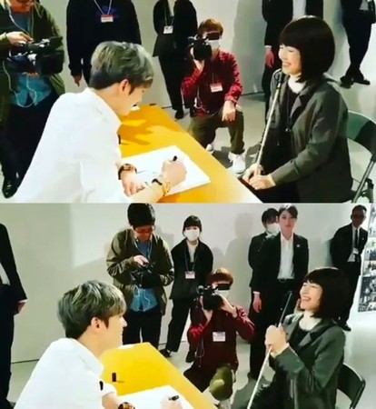 金在中日本举办签名会   失明的女孩拐着导盲棍缓缓上台