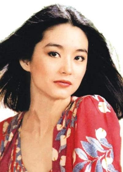 林青霞19岁拍摄文艺片“窗外”剧照爆红日本：日本网友称“最美校花”