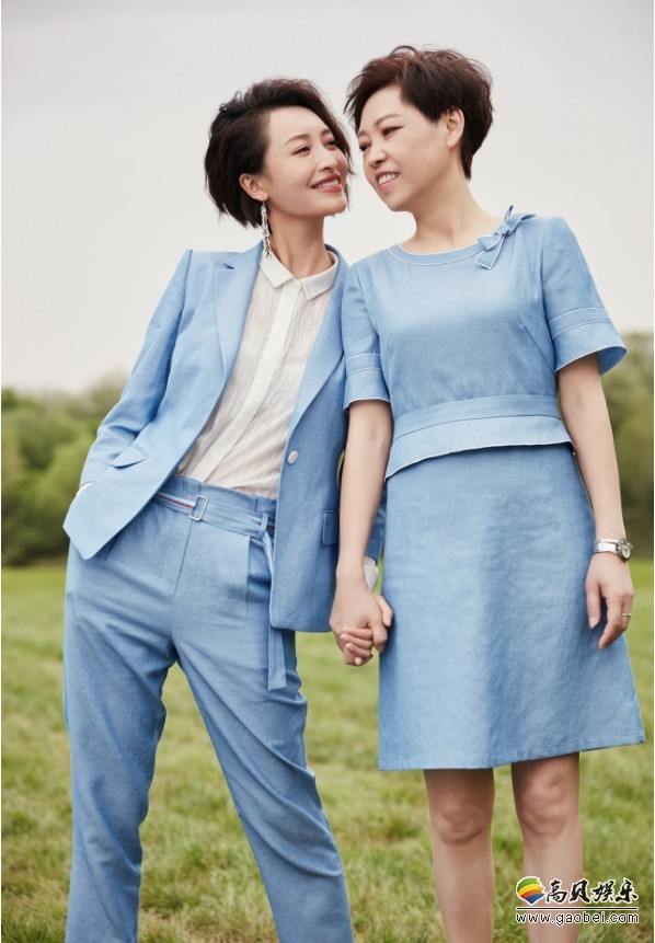 杨菲洋全新大片曝光：杨菲洋母女俩甜蜜同框，上演多套造型“变装秀”