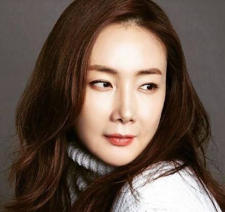 韩国女星崔智友终于首次婚后公众面前公开露面：参加某品牌商业活动
