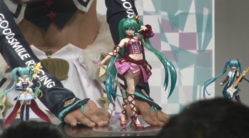 厂商初音酒红色礼服手办涂装完毕：被色彩笼盖的公主殿下更加美艳绝伦
