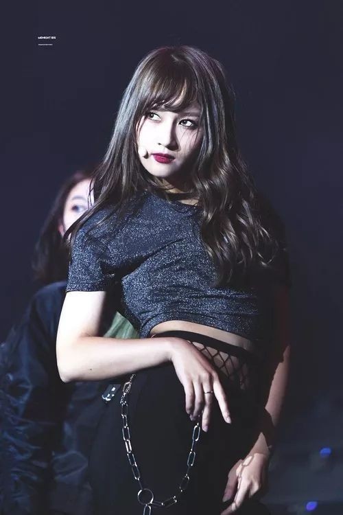 韩国女团Dreamcatcher成员李始娟(SiYeon)竟然撞脸关晓彤！也太像了