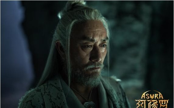 《阿修罗》叛军智者剧照：扮演者多布杰传神演绎“神话式”的师父一角
