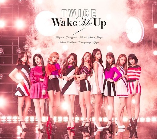 TWICE第三张单曲发售后连续两天夺得了公信榜冠军