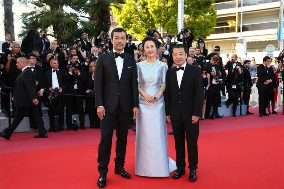 《江湖儿女》自首映以来国内外好评不断：女主角赵涛在片中表现尤为瞩目