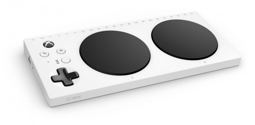 微软正式发布新的手柄Xbox适应手柄：这款手柄专为残疾等特殊人士设计