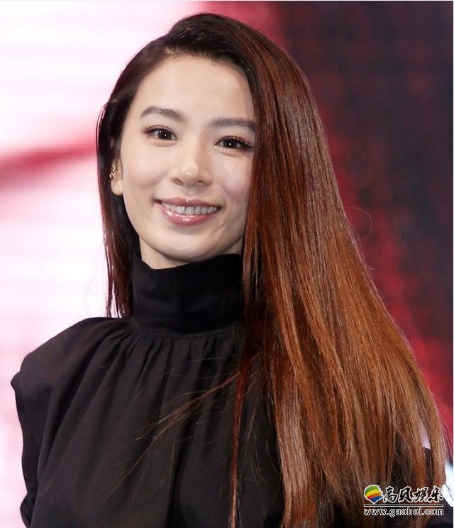 田馥甄抵达杭州遭围堵现场混乱：随后她发微博疑似表达不满！但又秒删