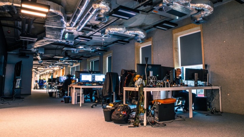 波兰大厂cdprojektred向玩家展示了他们公司工作室内部环境超美