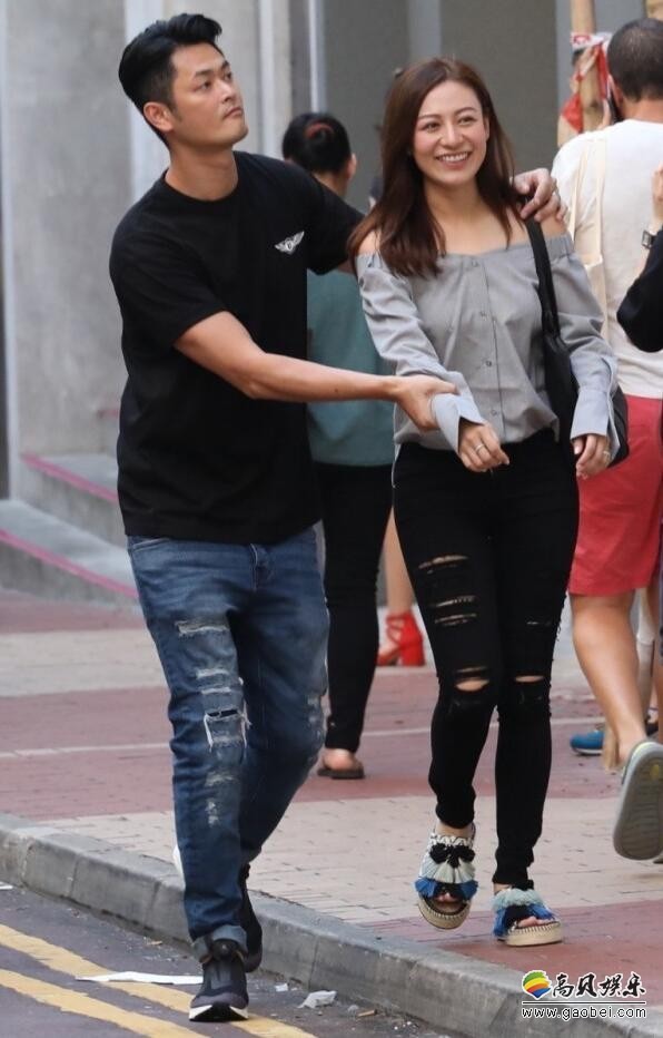 萧润邦与未婚妻江若琳为婚礼努力筹备：520被撞破挑结婚戒指及520礼物