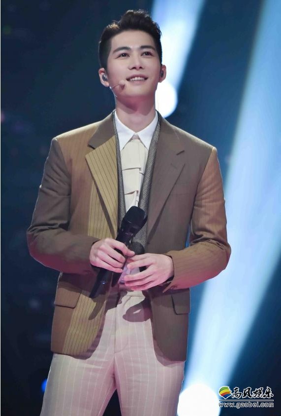 《跨界歌王》第三期:陈学冬挑战小哥费玉清的经典代表作《天上人间》 《跨界歌王》第三期:陈学冬挑战小哥费玉清的经典代表作《天上人间》