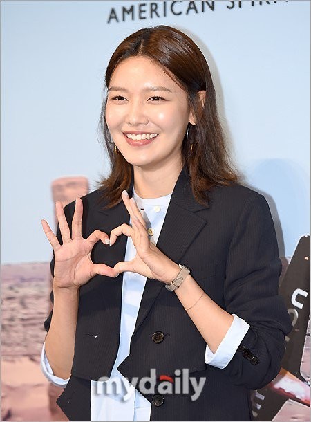 秀英的经纪公司透露  正考虑是否受邀出演《第三种魅力》