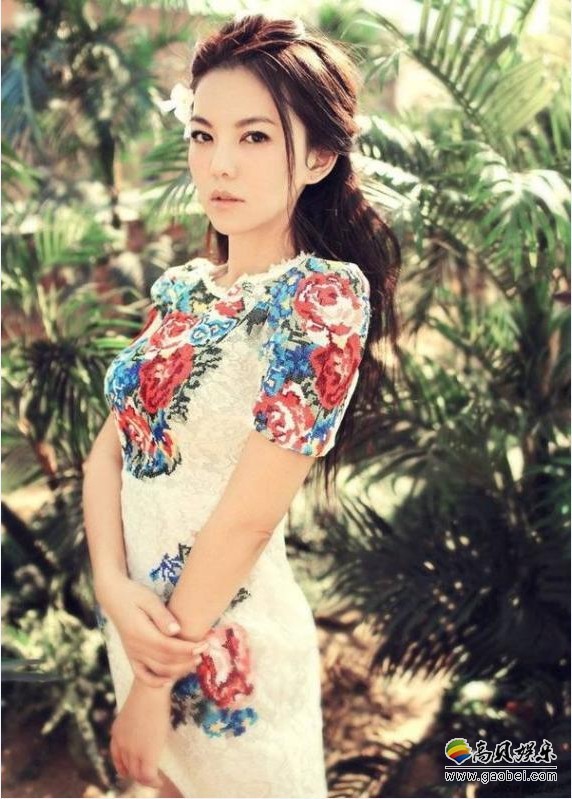 李湘晒出疑似在修整花园照片：网友惊叹其优渥家境！羡慕她会享受生活