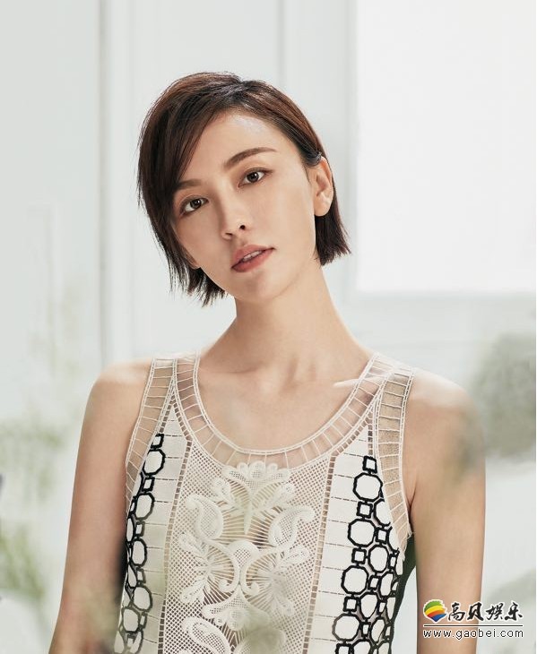 吕佳容为《舒适》杂志拍摄时尚大片：流露出来的“岁月静好”甚是美好