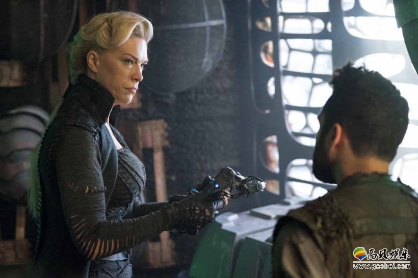 《氪星》公布了第一季大结局剧照图:dc著名大反派"布莱尼亚克"亮相