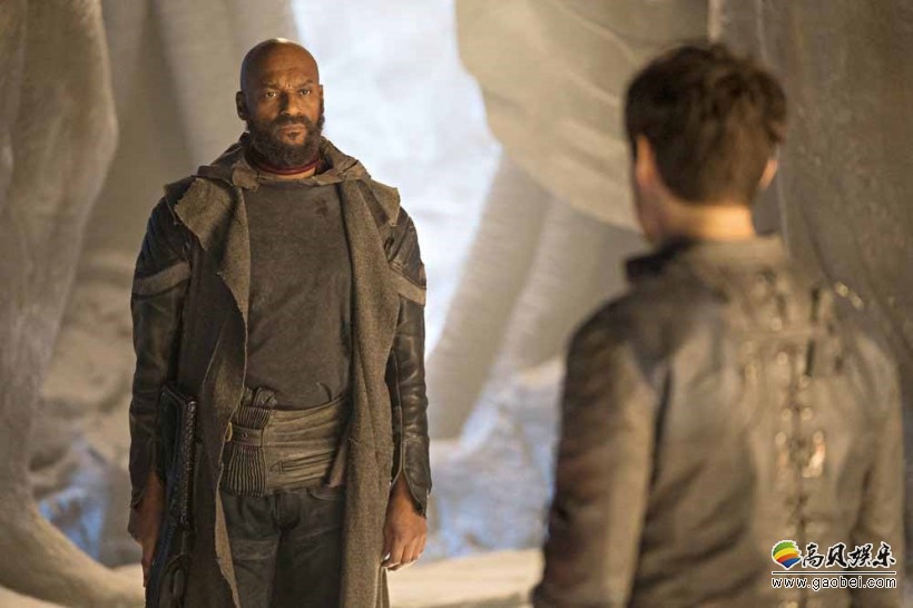 《氪星》第一季大结局名称为"幻影空间",这个设定是华纳dc电影与电视