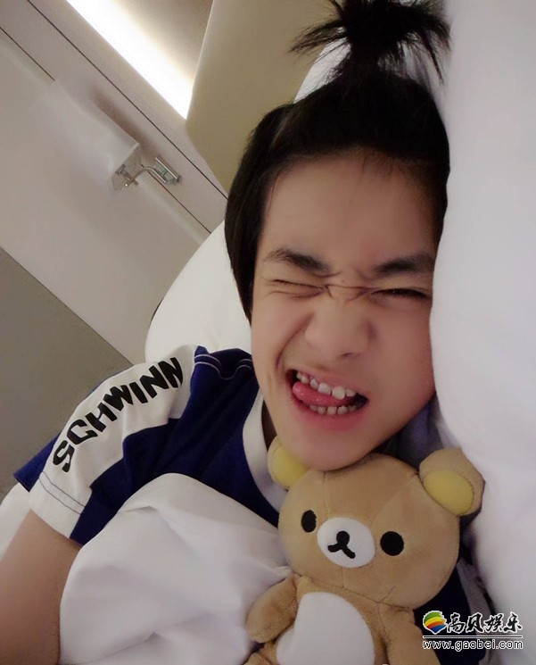 易烊千玺获封wink困难户：不会wink还努力wink的易烊千玺也是很可爱了