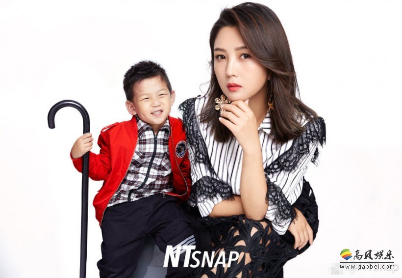 何洁和儿子七宝拍摄时尚写真大片：母子俩上演了一出完美的“辣妈正传”