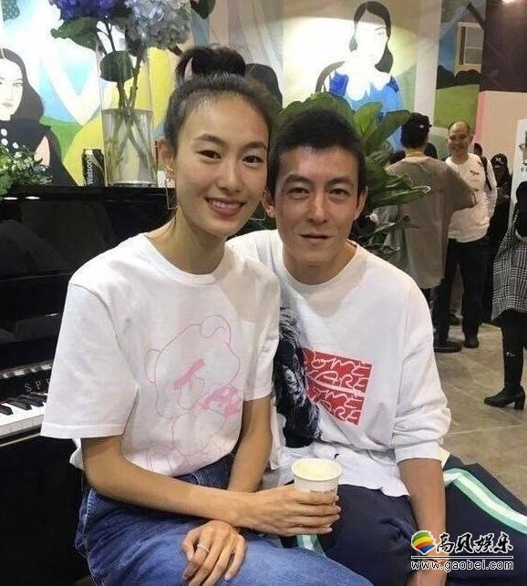 秦舒培与闺蜜现身成都吃喝玩乐：这次到成都为了支持老公陈冠希演唱会