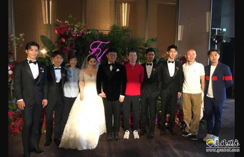 陈柏霖晒出参加婚礼照片：陈柏霖、张一山、窦骁、杨旭文伴郎装扮养眼