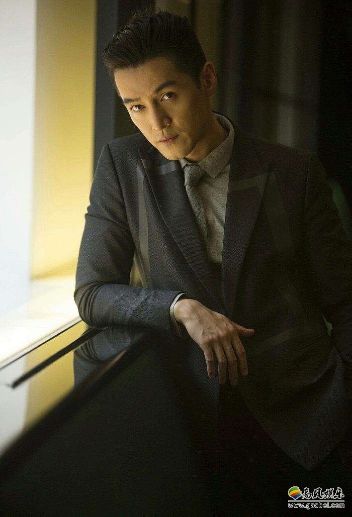 网友在武汉某书店偶遇“黑瘦”胡歌：网友大赞其有礼貌，真的非常帅气