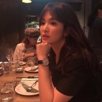 宋慧乔现身香港出席活动恭喜黎明当爸   气质出众美貌吸睛