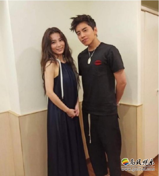 王大陆微博晒出与田馥甄合照：两人曾在三年前合作出演《我的少女时代》