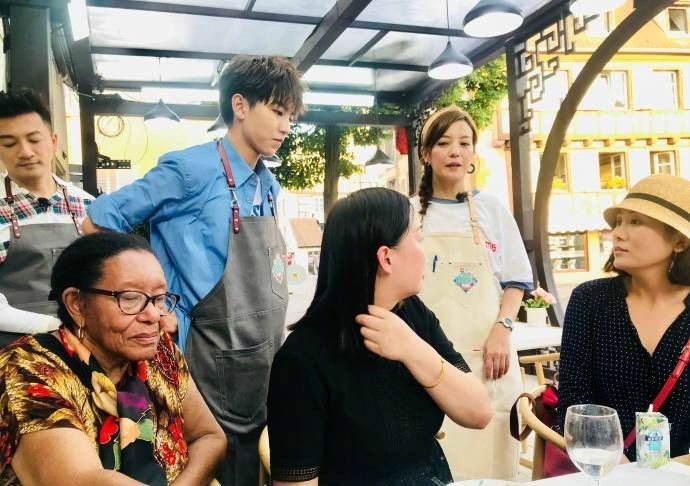 《中餐厅》第二季法国开录：王俊凯、苏有朋点单！赵薇、舒淇大展厨艺