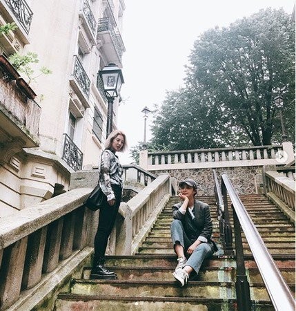 俞利分享多张在巴黎游玩的美照  打扮非常有型帅气