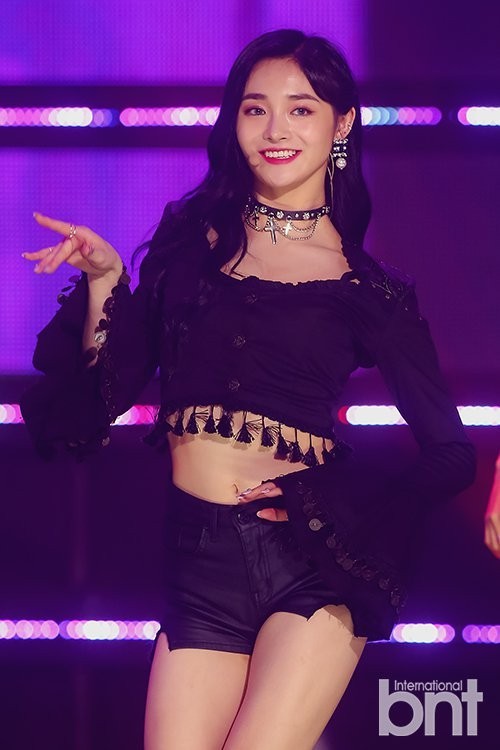 《TheShow》进行直播  PRISTIN V、UNI.T带来精彩舞台