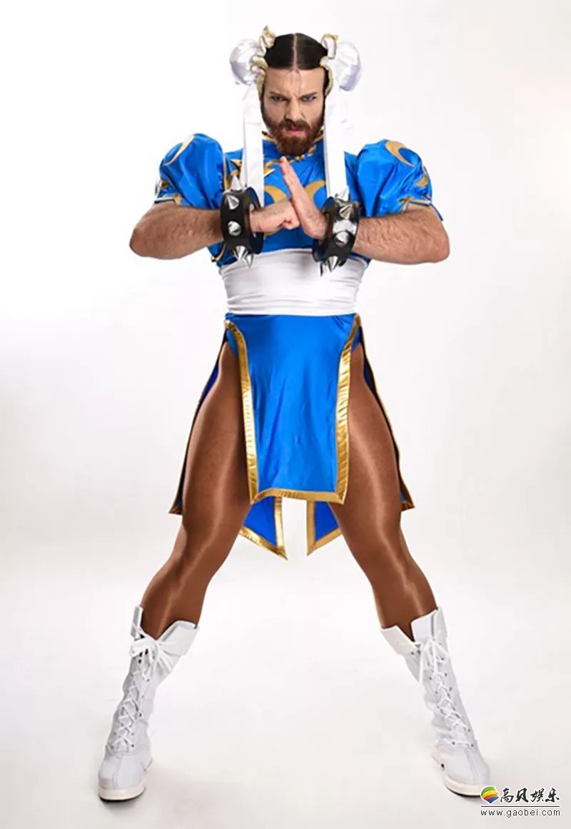 胡子小姐晒出搭档筋肉美少女团cos春丽照片想与成龙一较长短