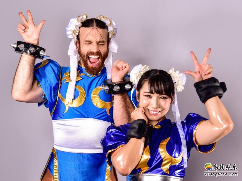 “胡子小姐”晒出搭档筋肉美少女团COS春丽照片：想与成龙一较长短