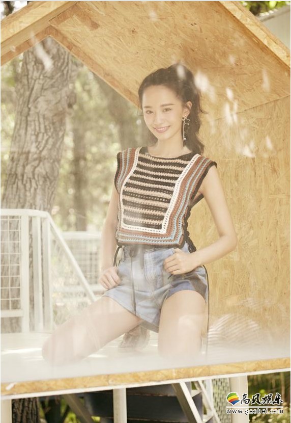 新版《绝代双骄》张菁海报曝光:扮演者王禛"长鞭红衣"形象还原度颇高