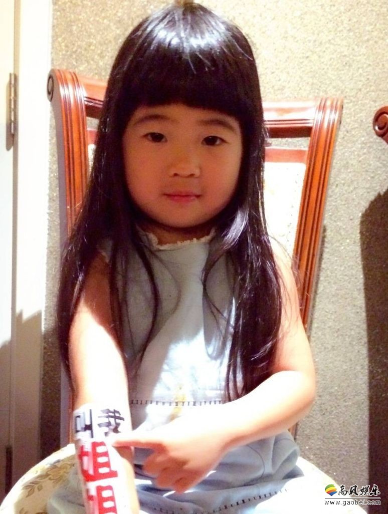 包子姐姐grace圆嘟嘟脸蛋消失变成鹅蛋脸加上纤瘦长腿好身材