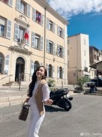 郑秀妍晒出在加利福尼亚海边的度假照  淑女或休闲