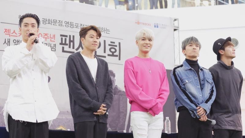 梁铉锡公开水晶男孩全员的合照  约好一定要发大红的歌