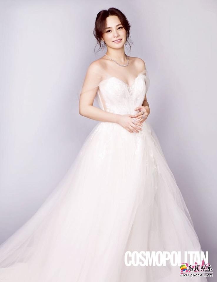 阿娇(钟欣潼)为香港杂志拍摄婚纱大片：穿上白色抹胸婚纱！再现顶级神颜