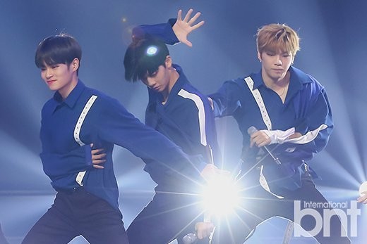 WANNA ONE及四队小分队出演《SHOW CHAMPION》