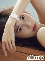 允儿受邀为杂志最新写真  中性风的服装演绎其特有魅力