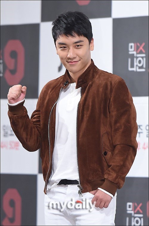 胜利正在交往圈外女友职场女性  YG方面表示正再确认中