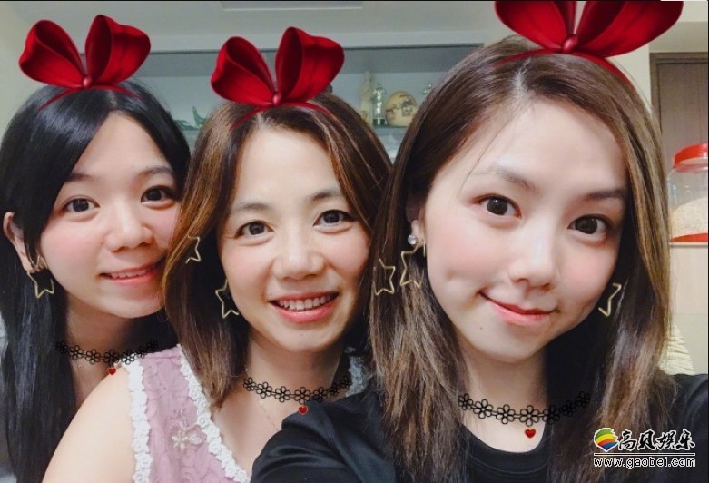 邓紫棋晒出提前为母亲庆生照：妹妹与妈妈出镜，三人姐妹仨，十分欢乐