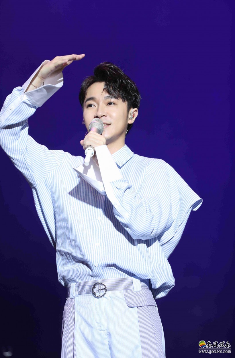 2018华语乐坛最强“新人”吴青峰现身成都春浪音乐节“优雅绅士”气场 2018华语乐坛最强“新人”吴青峰现身成都春浪音乐节“优雅绅士”气场