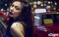 泫雅以“香港的白天和黑夜”作为主体拍摄杂志写真