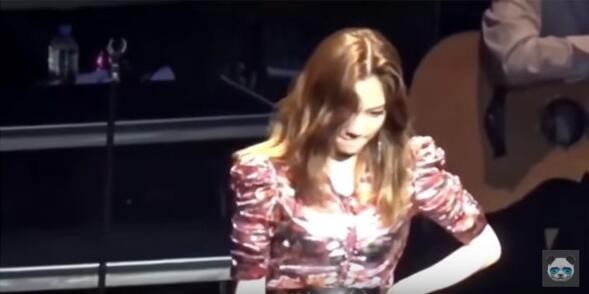 泰妍对歌喉要求严格 没唱好歌曲《UR》高音气到哭出来