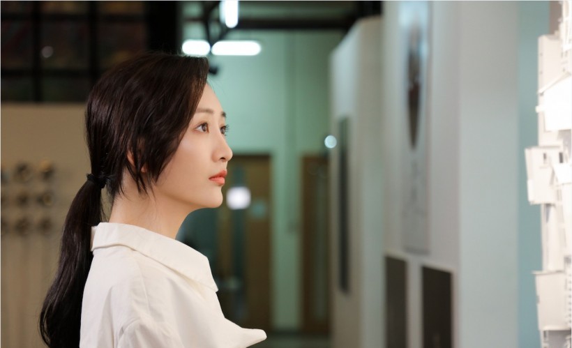 王鸥来到中央美术学院拍摄个人短视频：正值毕业季，分享自己成长经历